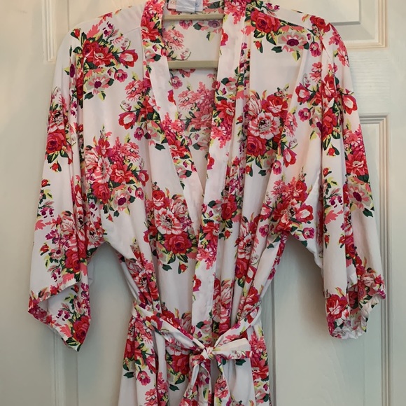 Short Floral Satin Robe Kimono Sleeve Bathrobe Wrap - Picture 5 of 8